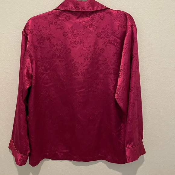 Victoria’s Secret fuchsia satin long sleeve floral button up pajama top small - Picture 6 of 10